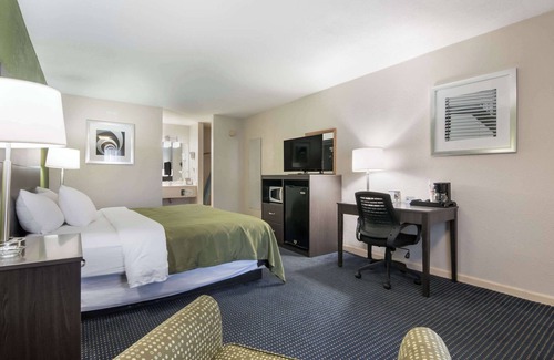 Northwest Hotel | Quality Inn Little Creek