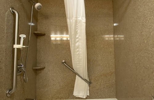 Cheektowaga Hotel | Quality Inn Near Walden Galleria Mall