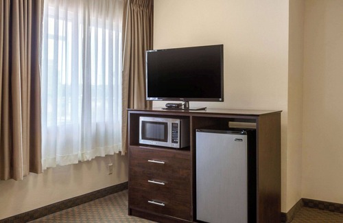 Ontario Hotel | Quality Inn Ontario