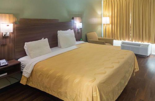 Richmond Hill Hotel | Quality Inn Richmond Hill - Savannah I-95
