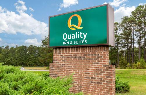 Apex Hotel | Quality Inn & Suites Apex-Holly Springs