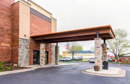 Arden Hills Hotel | Quality Inn & Suites Arden Hills - Saint Paul North
