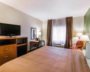 Crestline Heights Hotel | Quality Inn & Suites Birmingham - Highway 280
