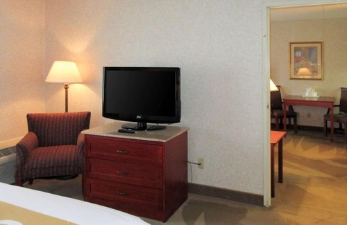 Broadbent Business Park Hotel | Quality Inn & Suites Downtown - University Area
