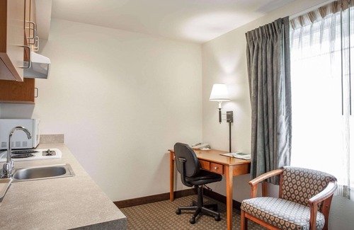 Federal Way Hotel | Quality Inn & Suites Federal Way - Seattle