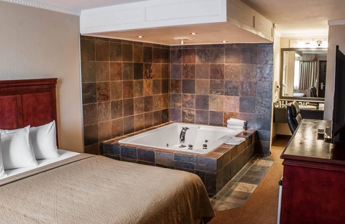 Fife Hotel | Quality Inn & Suites Fife Seattle