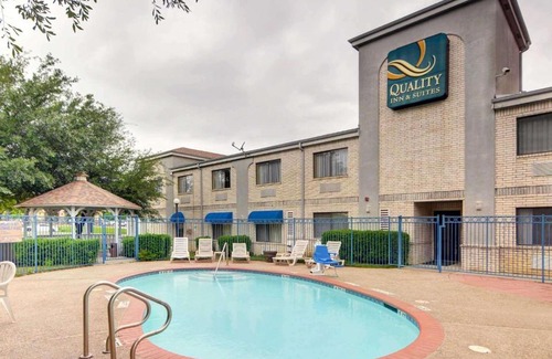 South Arlington Hotel | Quality Inn & Suites Grand Prairie
