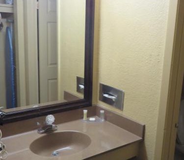 San Antonio Hotel | Quality Inn & Suites I-35 near Frost Bank Center