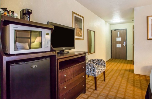 Marinette Hotel | Quality Inn & Suites Marinette