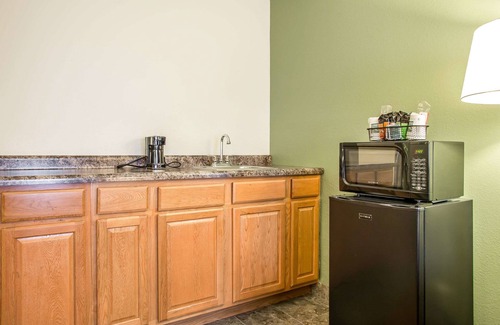 Marinette Hotel | Quality Inn & Suites Marinette