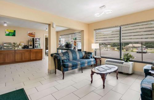 Clayton Hotel | Quality Inn & Suites Mt Chalet