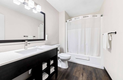 Munising Hotel | Quality Inn & Suites Munising