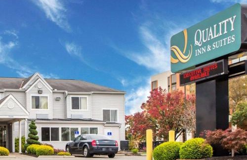 Crosswoods Hotel | Quality Inn & Suites North-Polaris