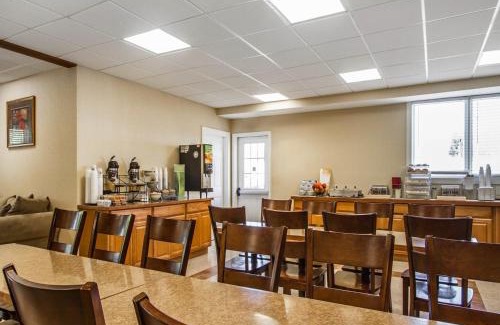 South Portland Hotel | Quality Inn & Suites South Portland
