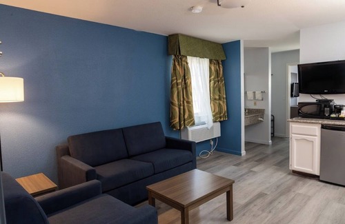 Tulare Hotel | Quality Inn & Suites Tulare