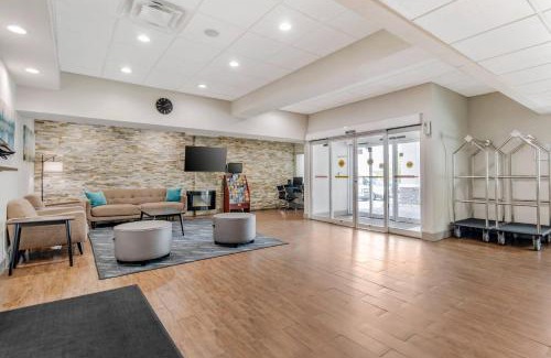 Union City Hotel | Quality Inn & Suites Union City - Atlanta South