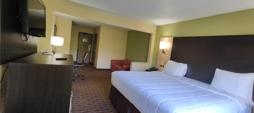 Benton Harbor Hotel | Quality Inn & Suites