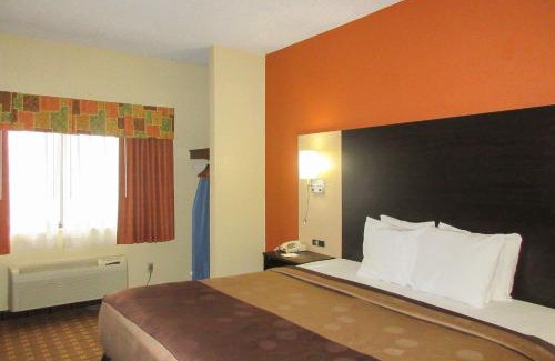 Benton Harbor Hotel | Quality Inn & Suites