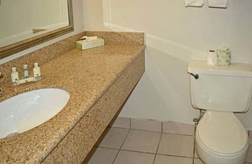 East Syracuse Hotel | Quality Inn & Suites East Syracuse - Carrier Circle