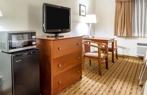 Eau Claire Hotel | Quality Inn & Suites