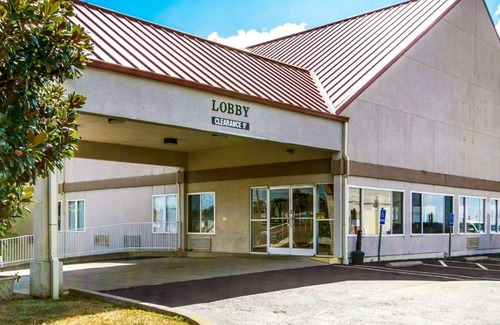 Elizabethtown Hotel | Quality Inn & Suites