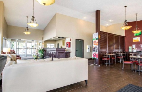 Elizabethtown Hotel | Quality Inn & Suites