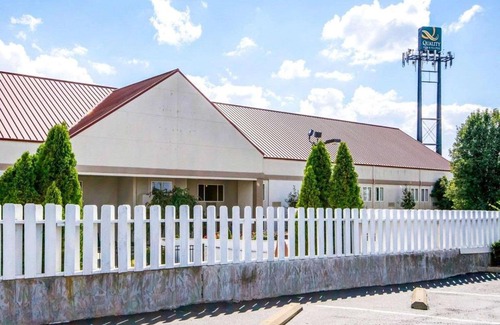 Elizabethtown Hotel | Quality Inn & Suites