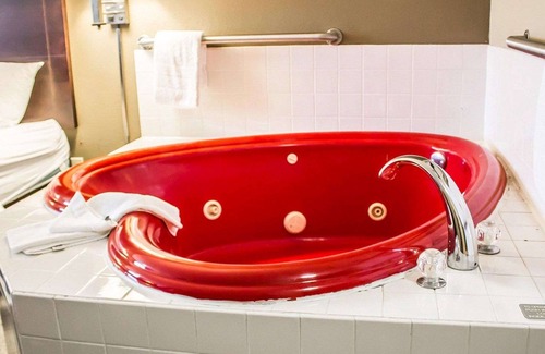 Sturgeon Bay Hotel | Quality Inn & Suites
