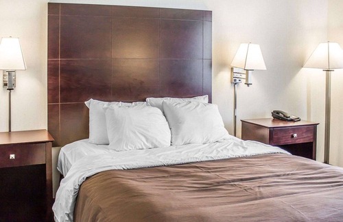 Sturgeon Bay Hotel | Quality Inn & Suites