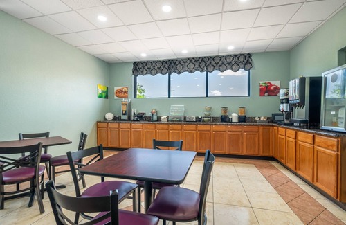 Greenbrier West Hotel | Quality Inn