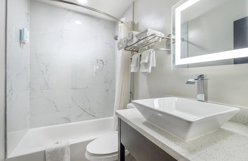 Greenbrier West Hotel | Quality Inn