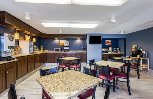 Indianola Hotel | Quality Inn