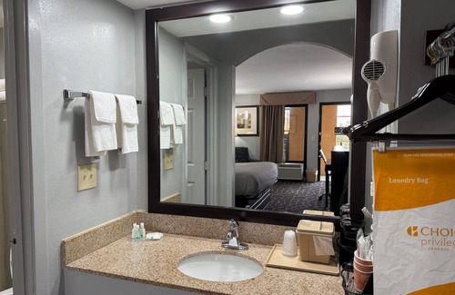 Indianola Hotel | Quality Inn