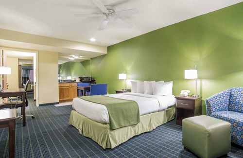Needles Hotel | Quality Inn