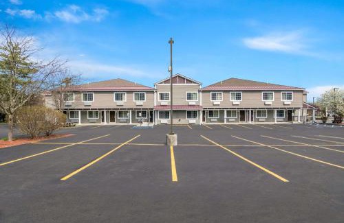Queensbury Hotel | Quality Inn