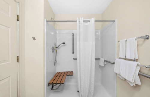 Queensbury Hotel | Quality Inn