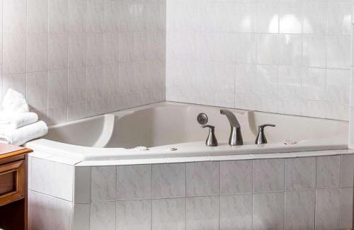 Southfield Hotel | Quality Inn