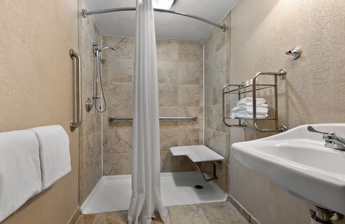 Wayne Hotel | Quality Inn Wayne - Fairfield Area