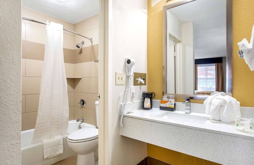 Fort Worth Hotel | Quality Inn West Fort Worth