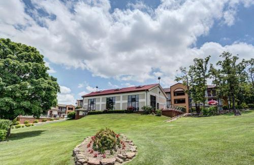 Branson Theater District Hotel | Quality Inn West