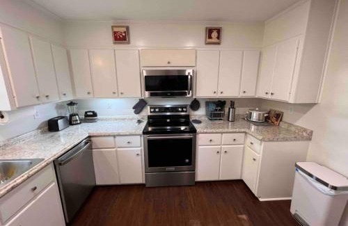 Beaufort House | Quality Stay Location. Pet Yes