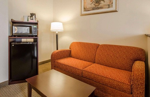 Jeffersonville - Clarksville Hotel | Quality Suites Jeffersonville - Louisville North