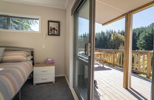 Raglan Cabin | QUARRY CABIN - spa, outside shower, new build, rural peaceful private setting