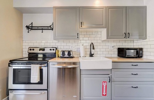 Colorado Springs House | Quarry Peak! WiFi Kitchen Downtown & OCC