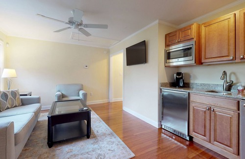 Cambridge House | Quarterdeck at Swan Cove Manor