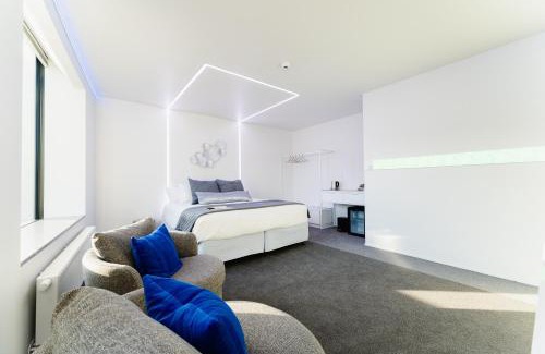 Dunedin City Centre Apartment | Quarters A2- Luxurious & Futuristic Studio