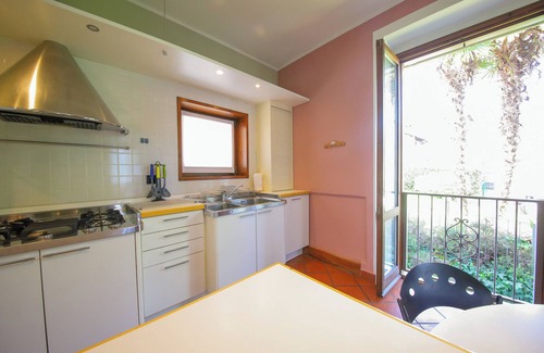 Colico Apartment | Quattro Stagioni Autumn Garden Holiday Apartment with Pool