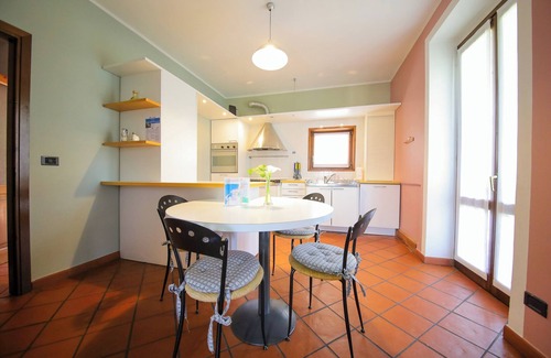 Colico Apartment | Quattro Stagioni Autumn Garden Holiday Apartment with Pool