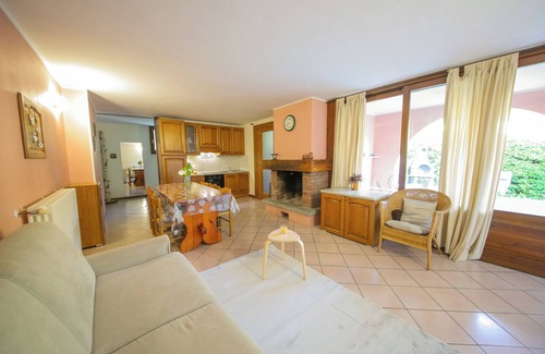 Colico Apartment | Quattro Stagioni Winter Garden Holiday Apartment with Pool