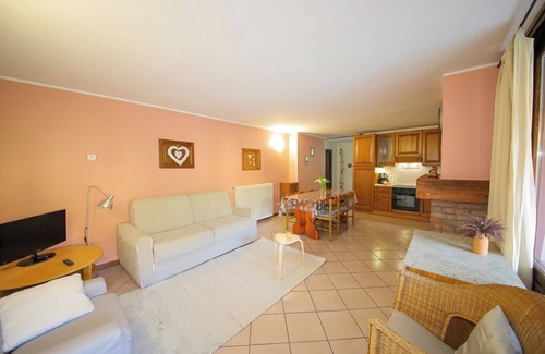 Colico Apartment | Quattro Stagioni Winter Garden Holiday Apartment with Pool